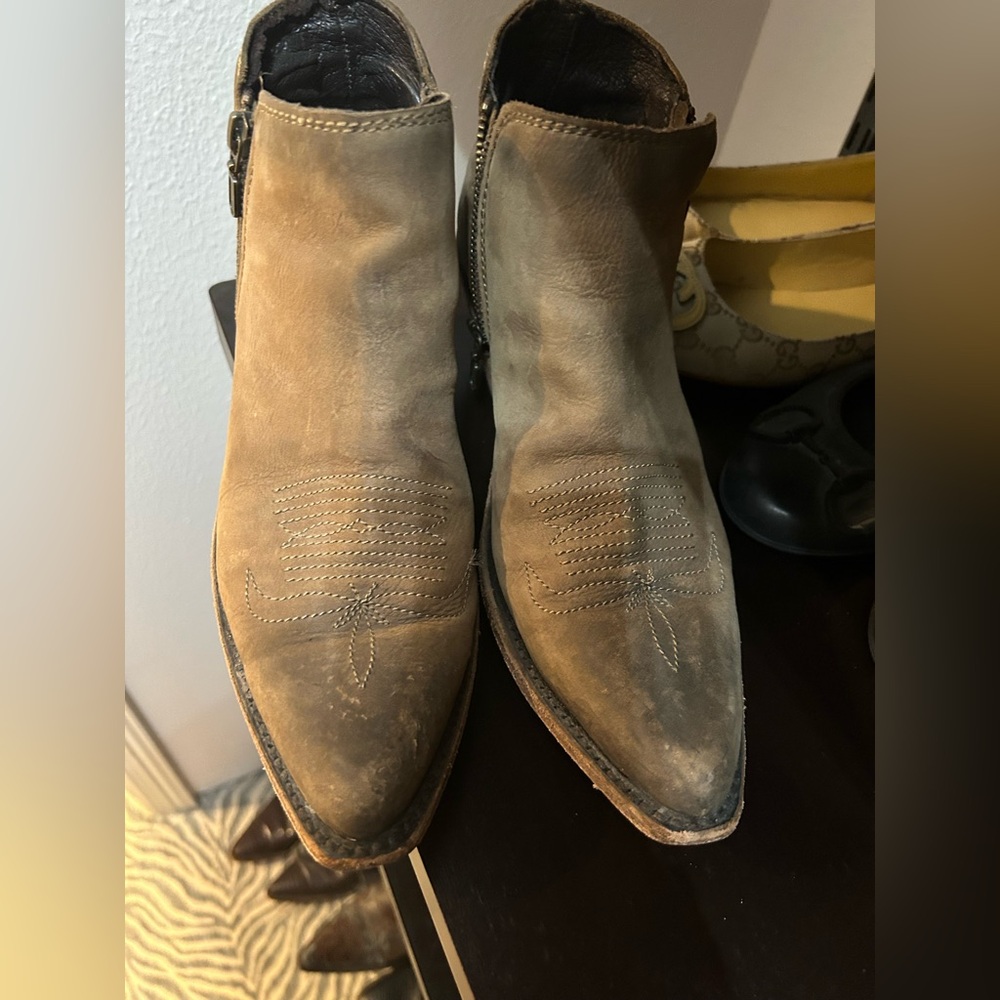 Allen’s, Austin TX
Leather Western Shoe Boot Size 8 - Picture 7 of 8